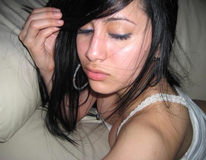 15P Photo compilation of self-shooting hot babes