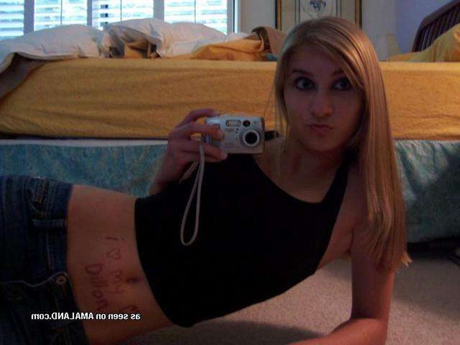 15P Photo compilation of a naked pretty girl's hot selfpics