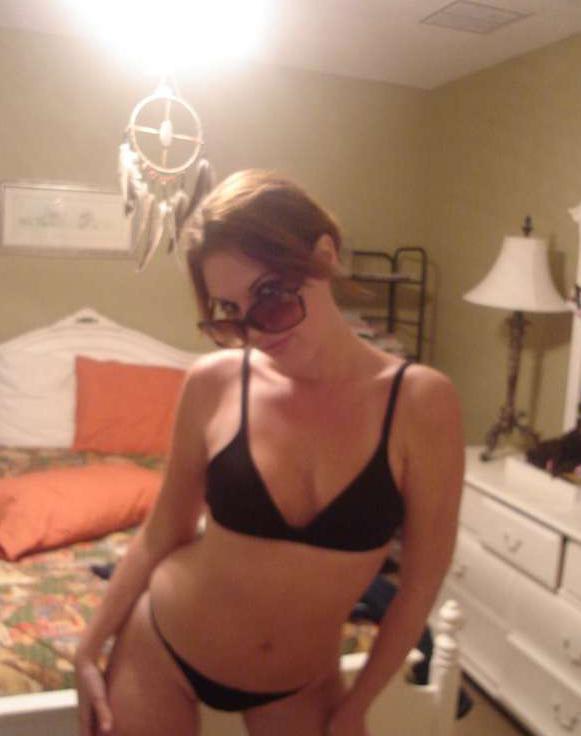 15P Photos of camwhoring sexy amateur chicks
