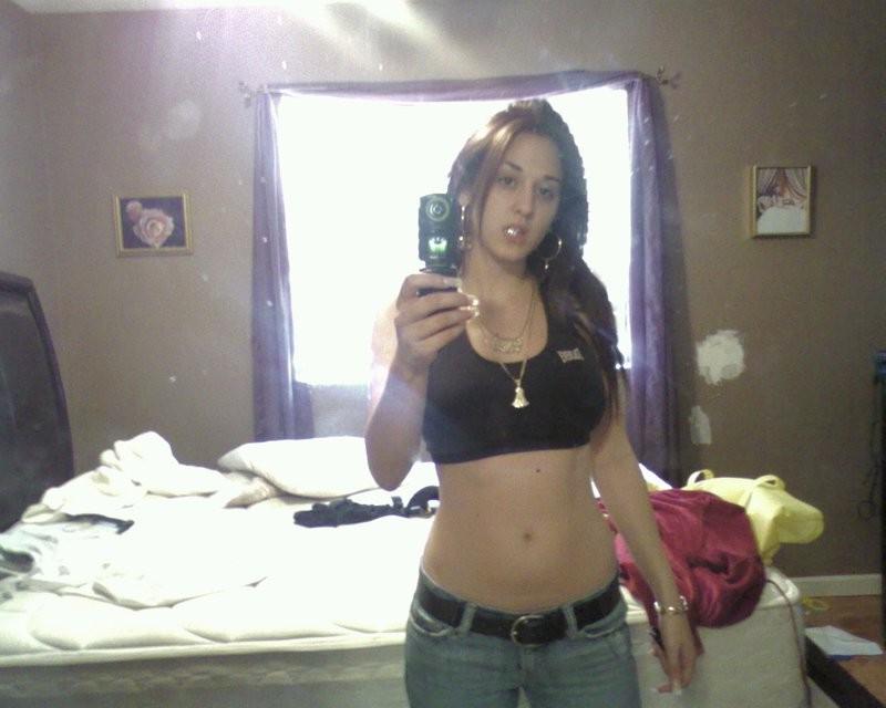 15P Photos of camwhoring sexy amateur chicks