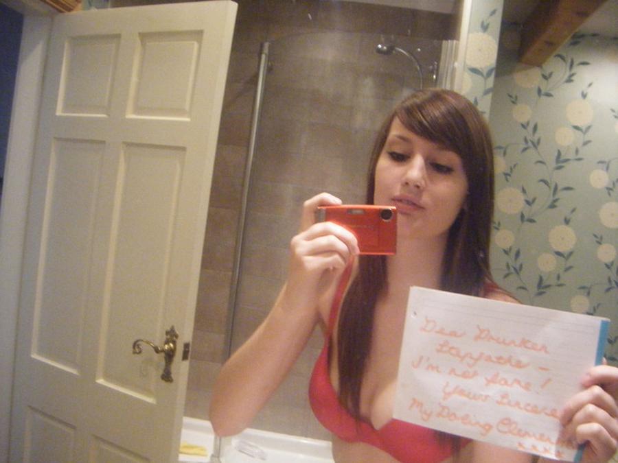 15P Photos of camwhoring sexy amateur chicks