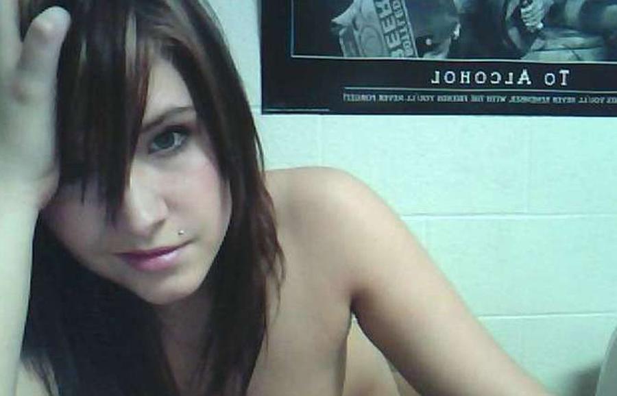 15P Photos of self-shooting bombshells