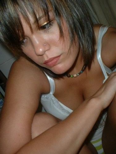 15P Seductive teen selfpics