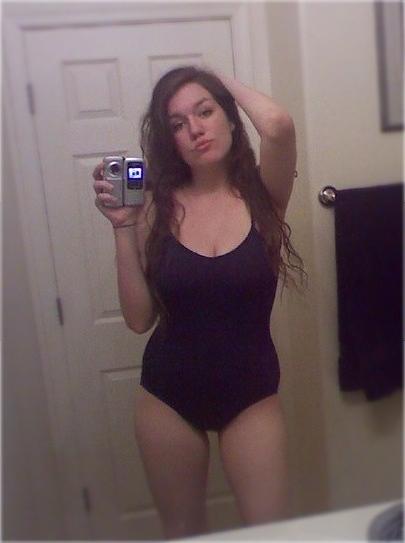 15P Seductive teen selfpics