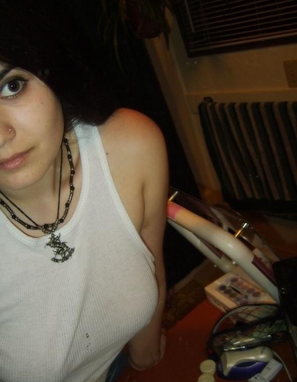 15P Seductive teen selfpics
