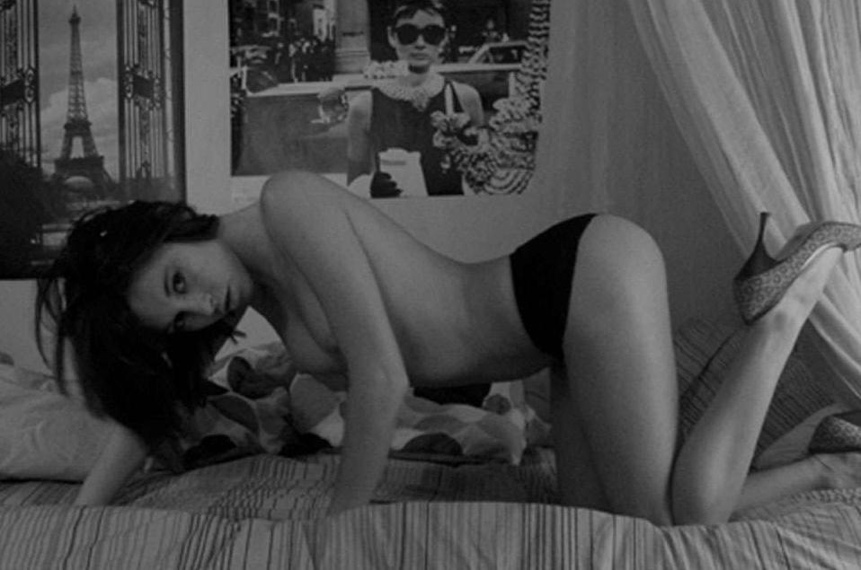 15P Photo compilation of self-shooting hot babes