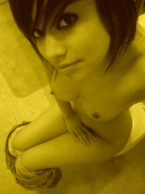 15P Photo compilation of self-shooting hot babes