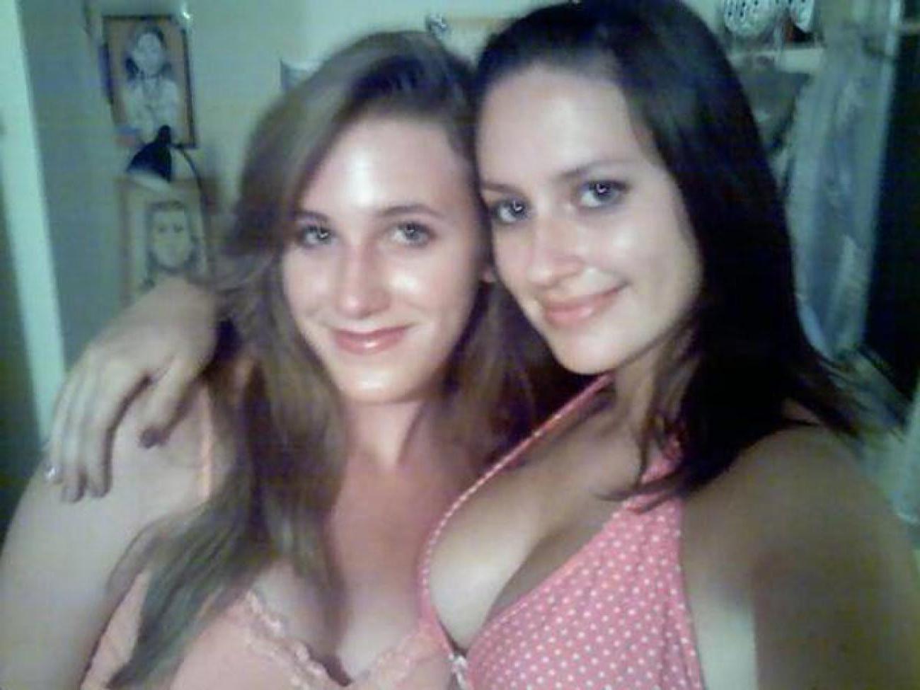 15P Photos of a big-tittied chick who\\\'s handcuffed on her bed