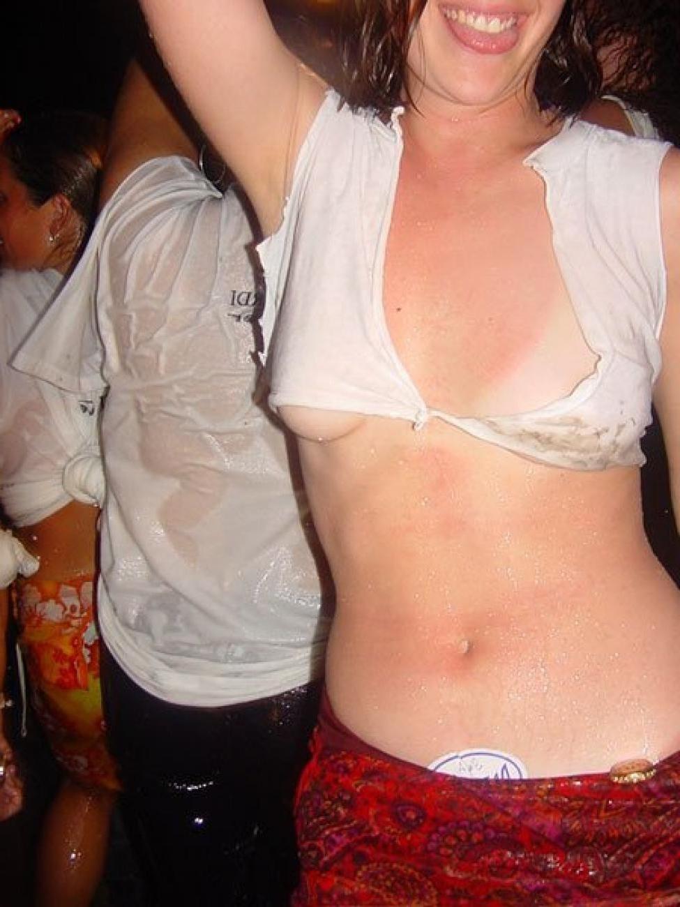 15P Pics of babes dancing in a wet t-shirt contest