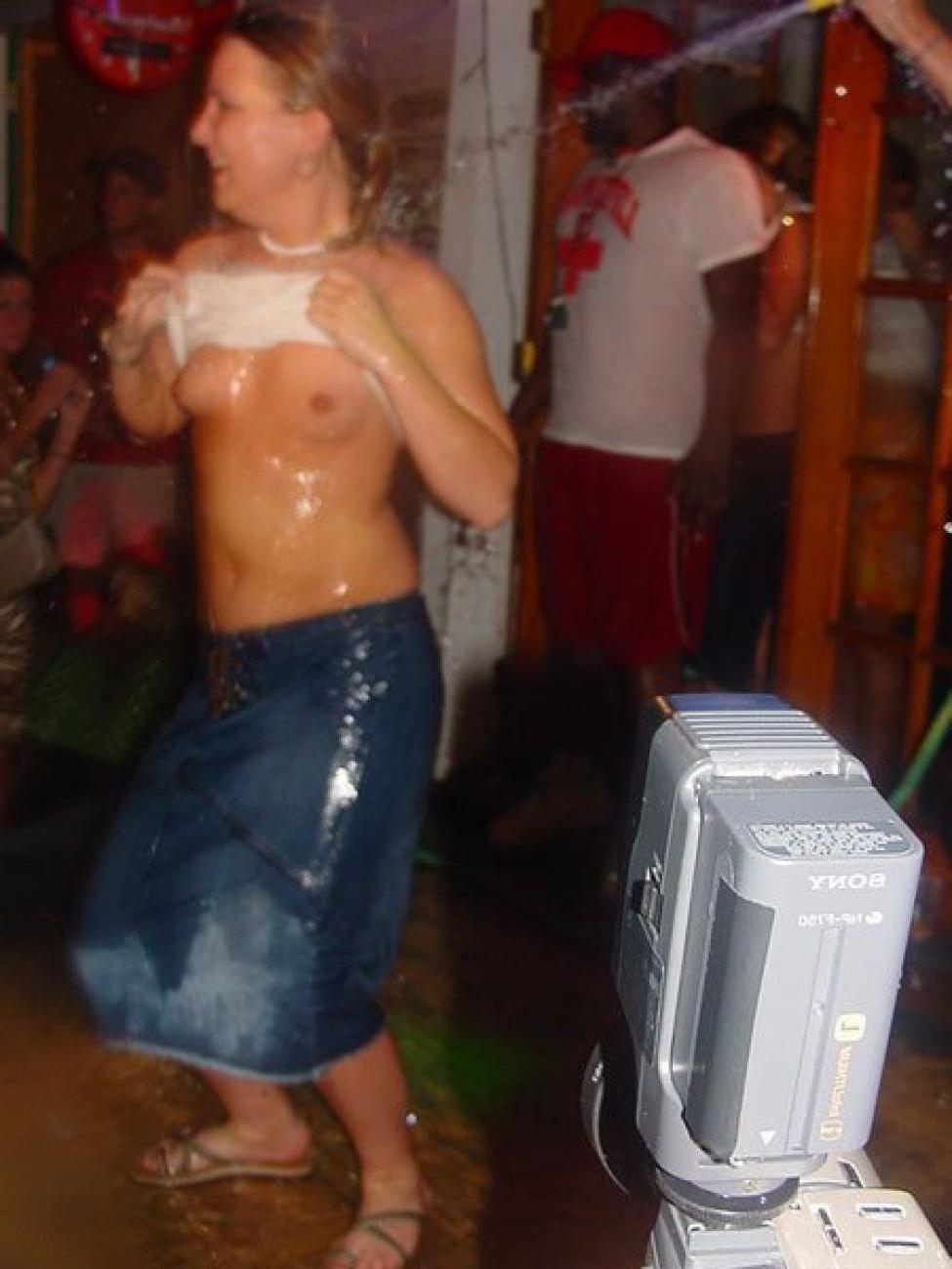 15P Pics of babes dancing in a wet t-shirt contest