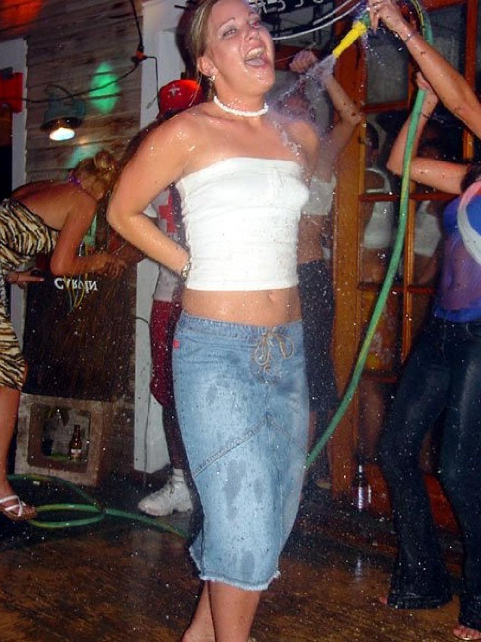 15P Pics of babes dancing in a wet t-shirt contest