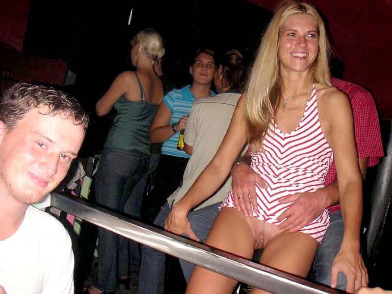 15P Bilder von College-Schlampen, die auf Partys flirten