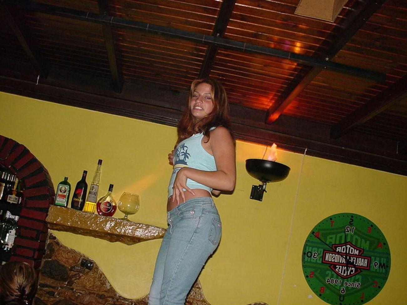15P Bilder von College-Schlampen, die auf Partys flirten