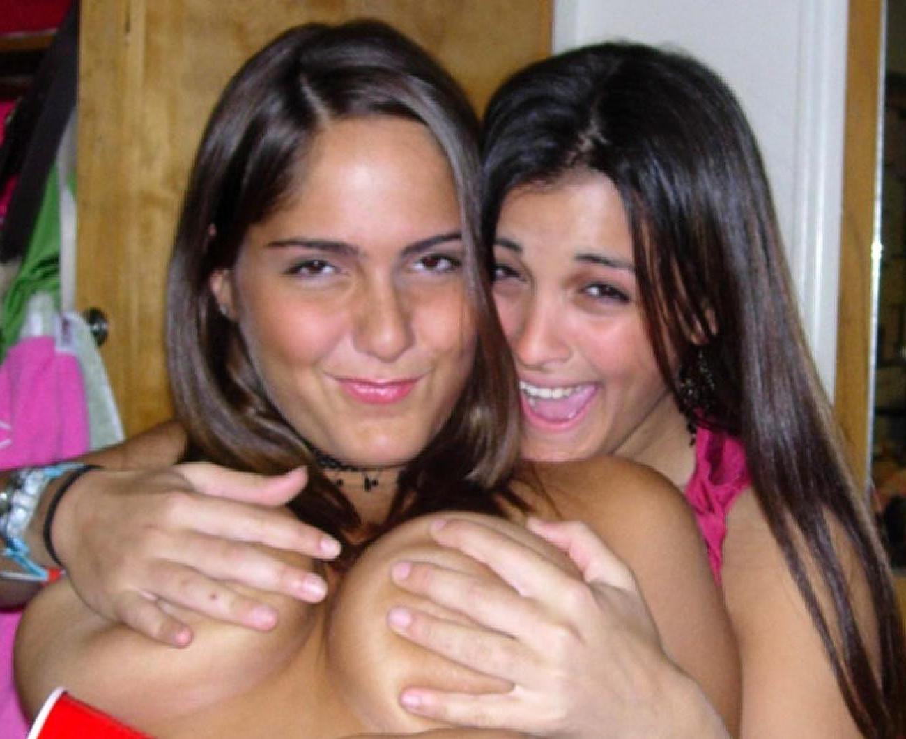 15P Photo compilation of big-tittied girlfriends