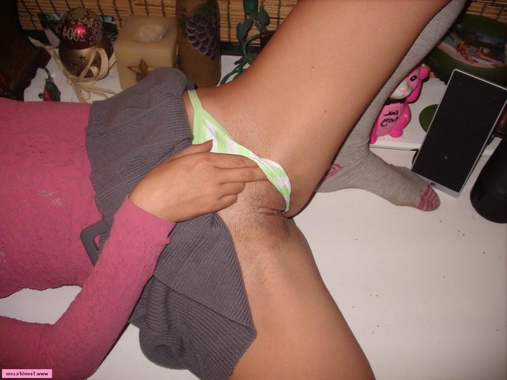 20P Teen girlfriend sucks and fucks on her desk