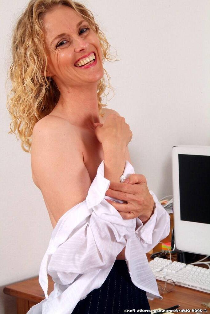 15P Mature secretary spreads wide on desk!