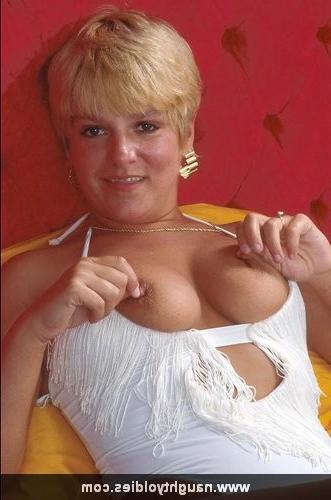 15P flexible granny spreads her snatch