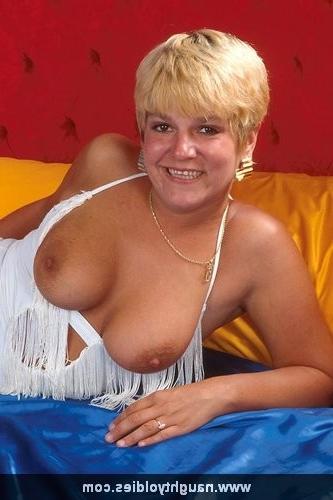 15P flexible granny spreads her snatch