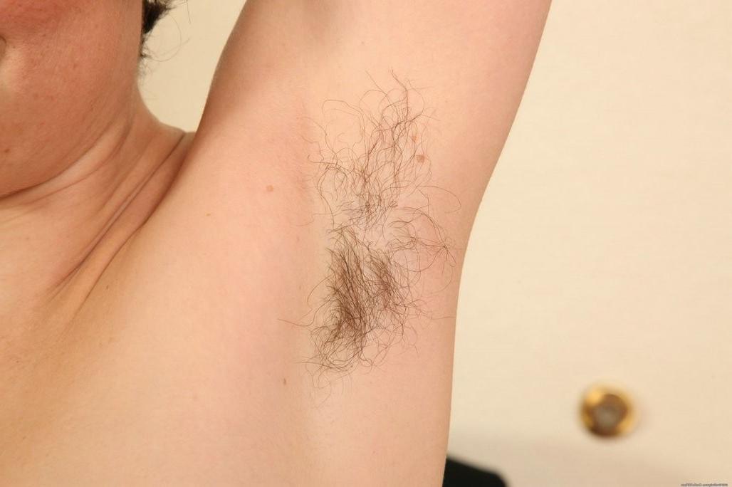 15P Monroe in glasses shows her hairy pussy