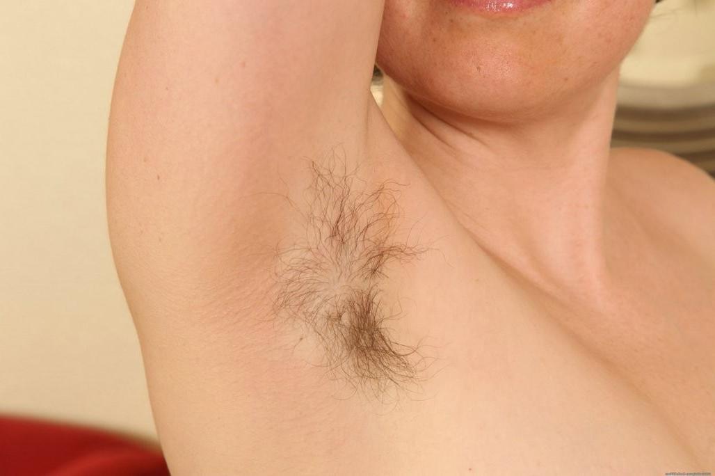 15P Monroe in glasses shows her hairy pussy