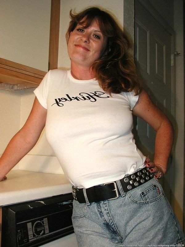 15P redhead Dina exposes her natural milf pussy