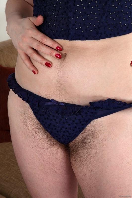 15P Jenna Brooke-Benjamin spreads her hairy mature pussy