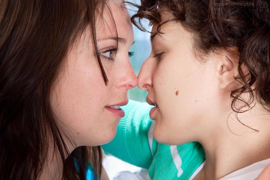 15P All Natural Amateur Lesbians Give Pleasure To Each Other