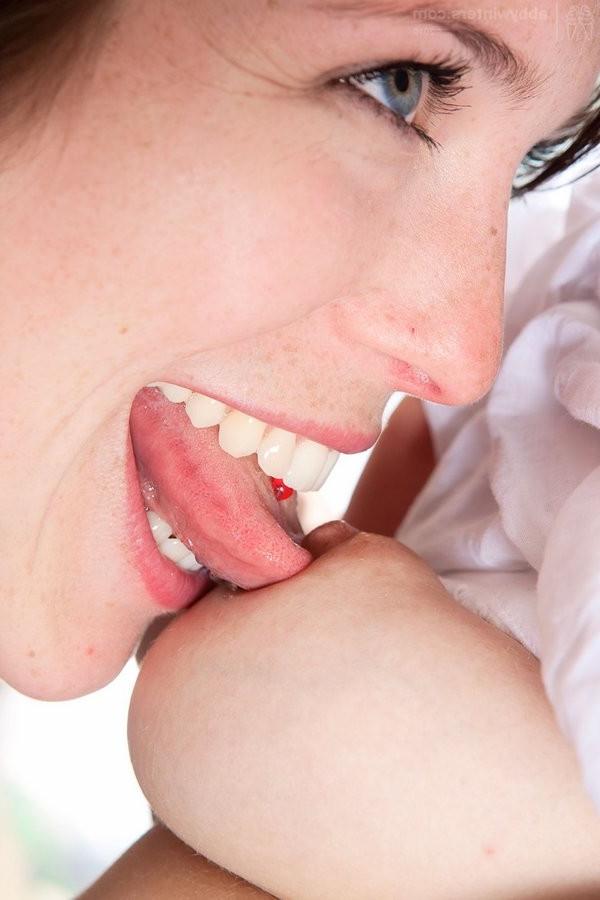 15P All Natural Amateur Lesbians Give Pleasure To Each Other
