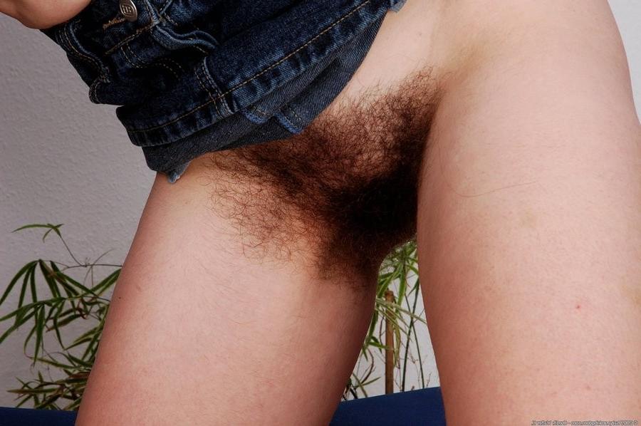 16P Very Hairy Mature Lady Teasing Her Furry Pussy Lips
