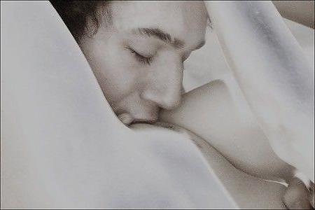 22P Women, men, sensual caress, sensual kiss