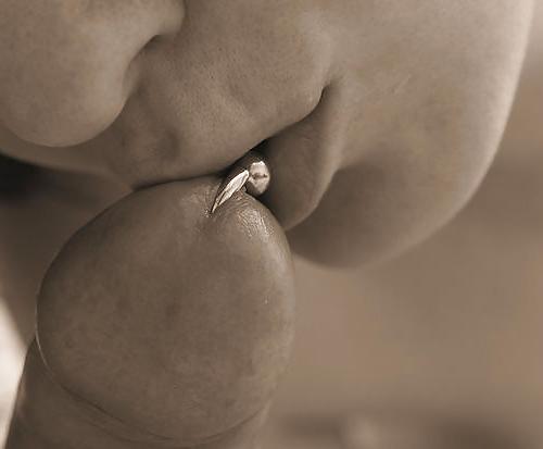 22P Women, men, sensual caress, sensual kiss
