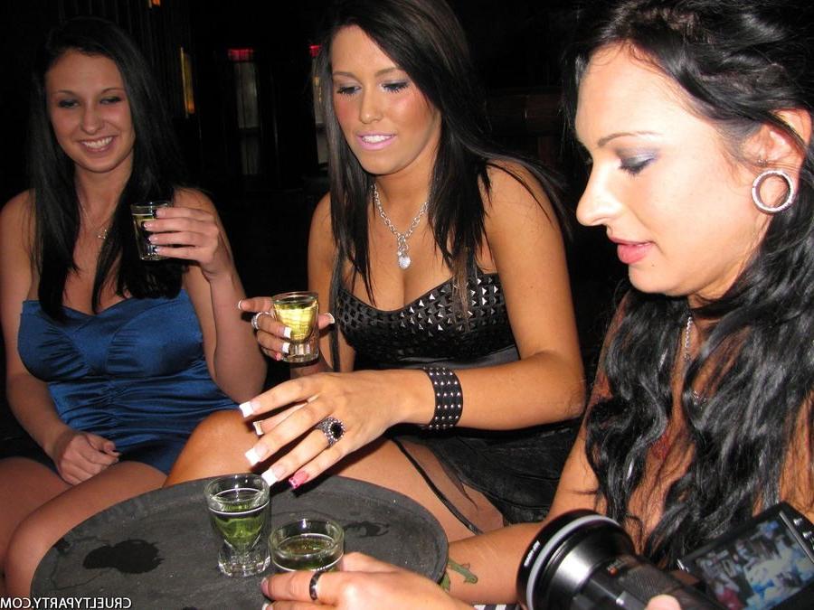 16P Ashdon James and her sluts love to party hard