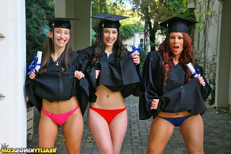 20P The girls double teamed Brooklyn, they licked her tight pink pussy and gazombas 