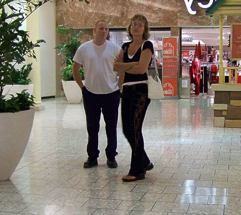 15P Slut wife picks up a guy in the mall to fuck with