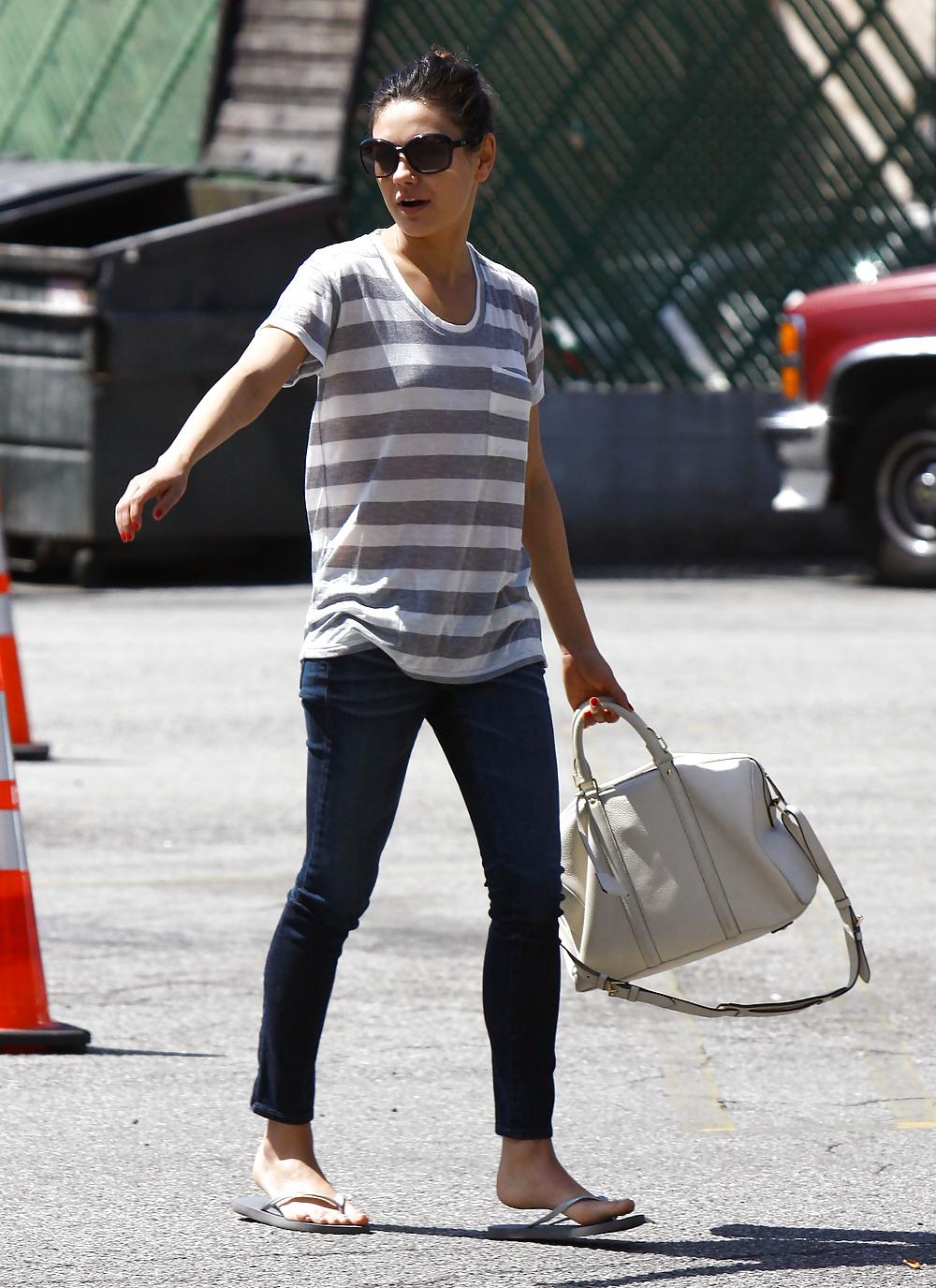 25P Mila Kunis Foot Pics