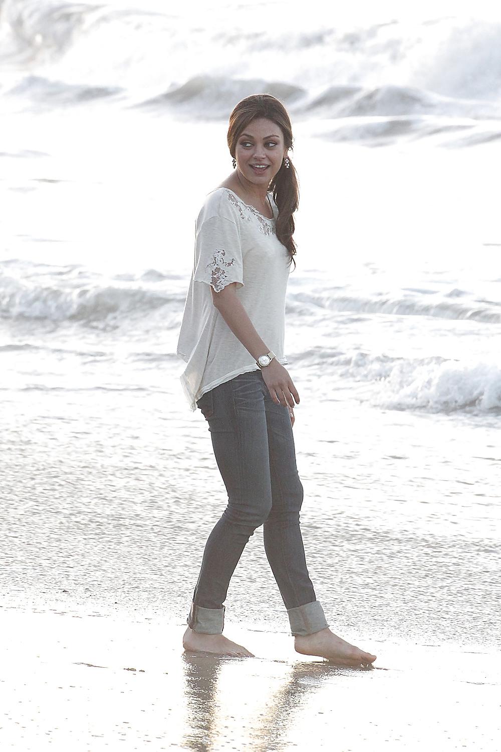 25P Mila Kunis Foot Pics