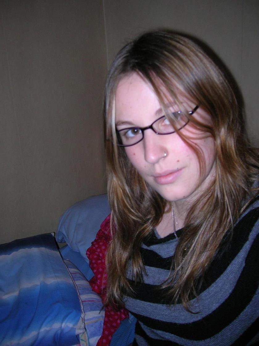 20P Busty amateur girlfriend posing naked