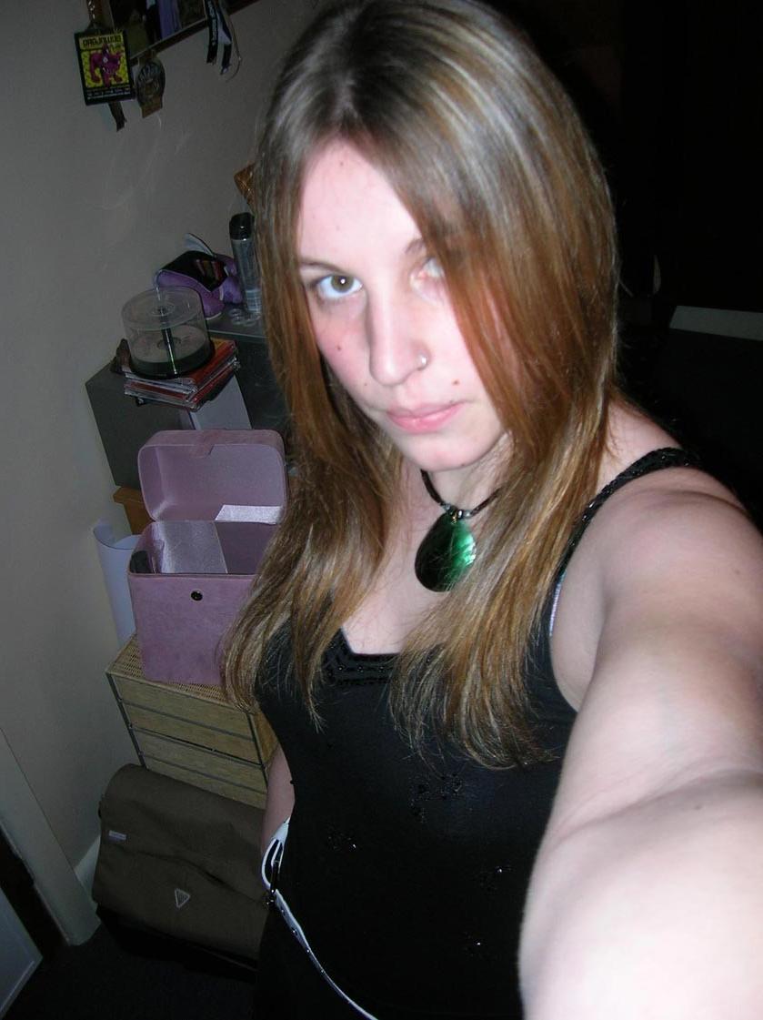 20P Busty amateur girlfriend posing naked
