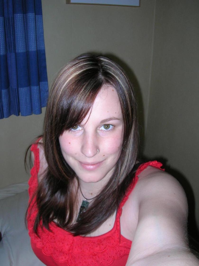 20P Busty amateur girlfriend posing naked