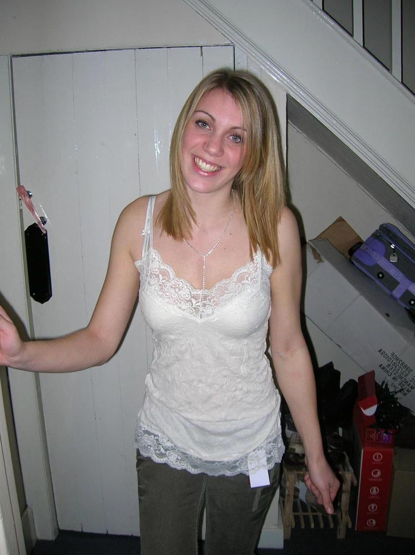 20P Busty amateur girlfriend posing naked