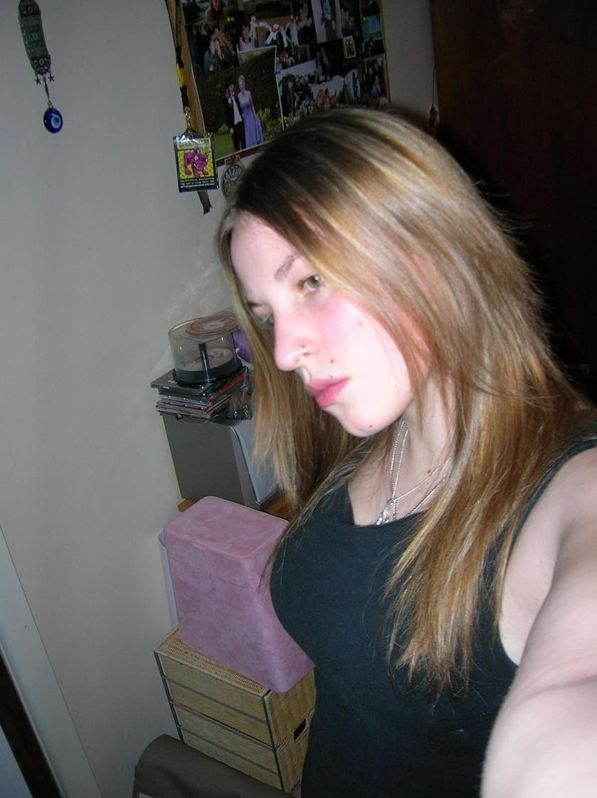 20P Busty amateur girlfriend posing naked