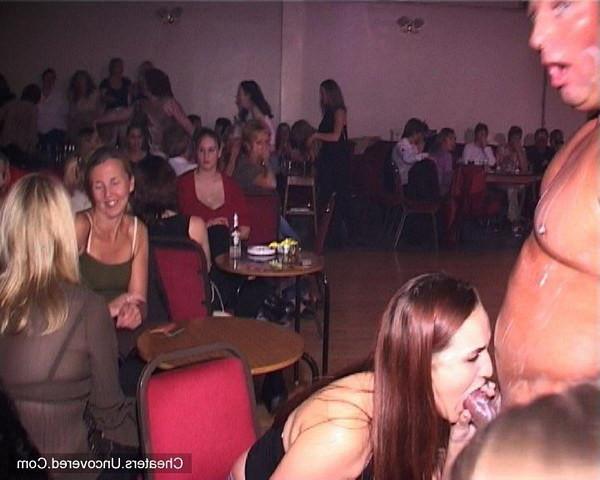 16P Totally horny amateur cheater housewifes oral sex