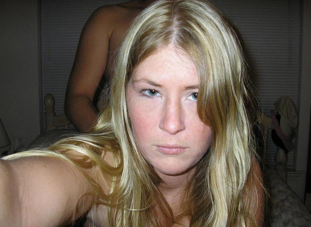 20P Busty amateur girlfriend sucks cock at home