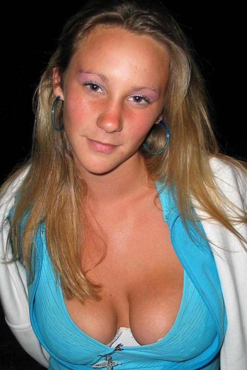20P Busty amateur girlfriend sucks cock at home