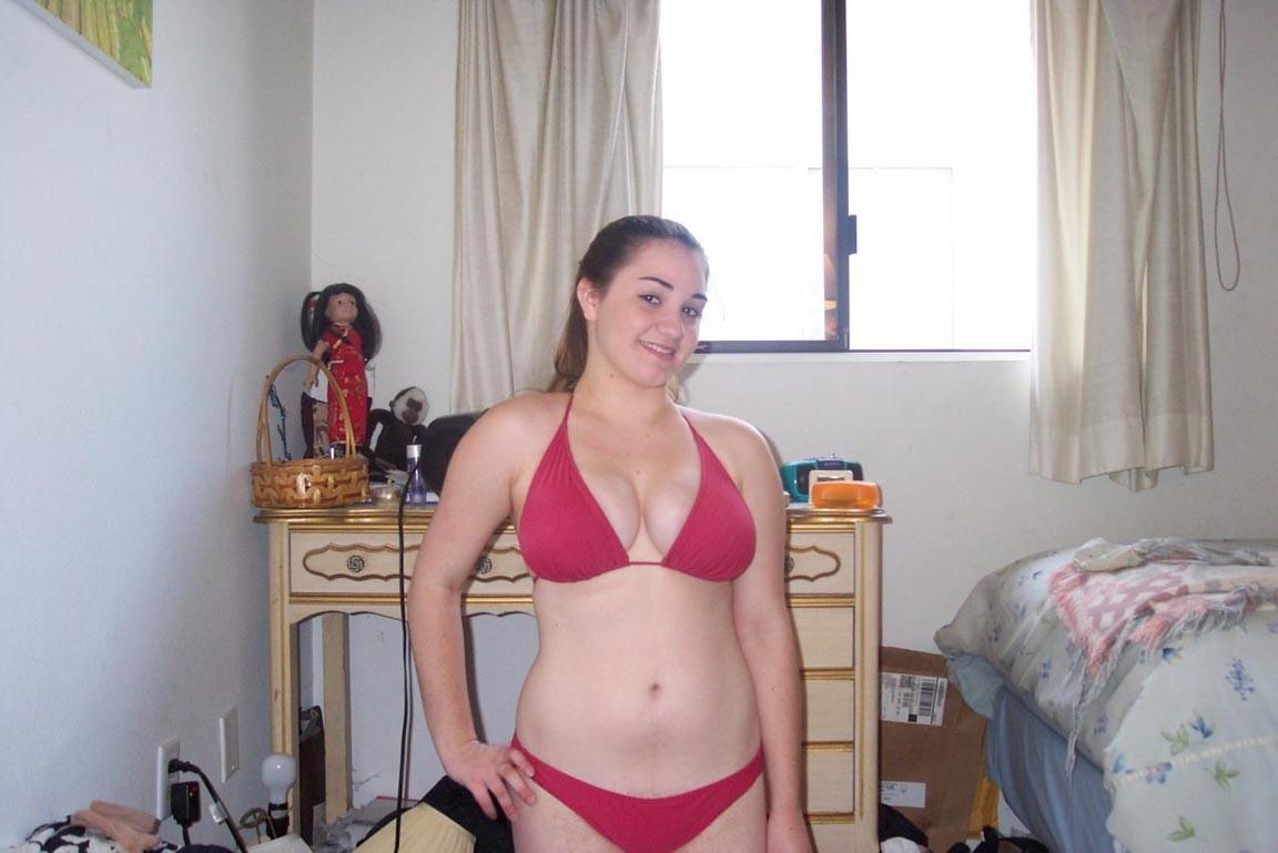 15P Busty amateur girlfriend posing naked at home