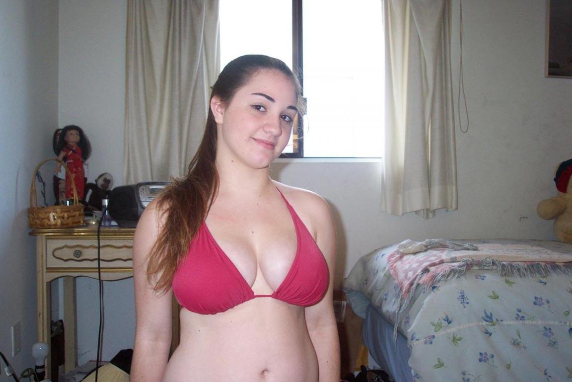 15P Busty amateur girlfriend posing naked at home