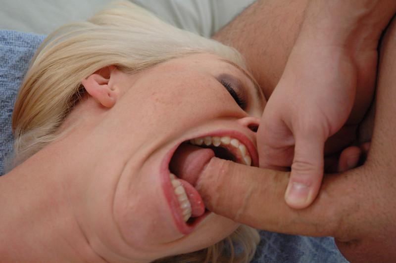 20P Bitch is flexible when dipping.