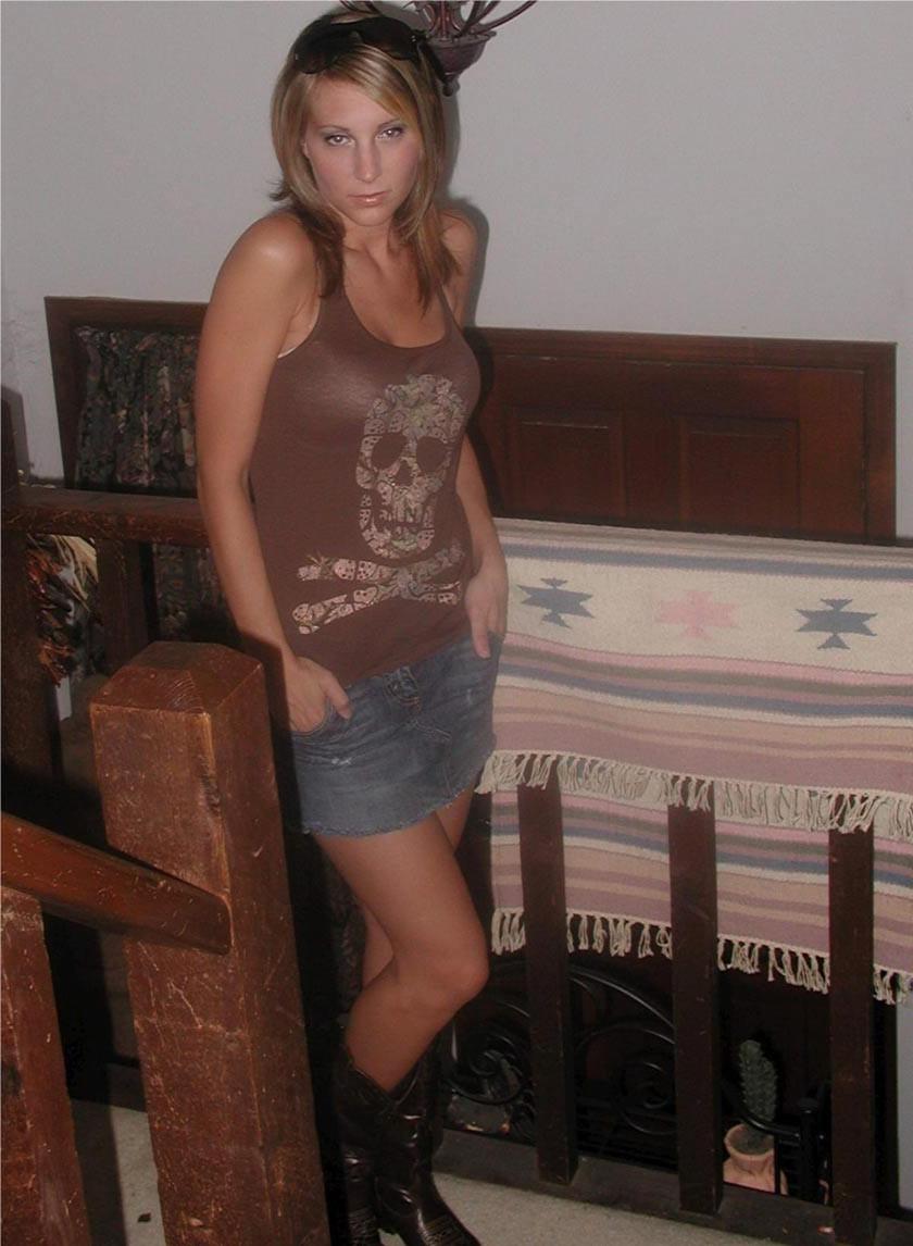 20P Busty amateur girlfriend sucks cock at home