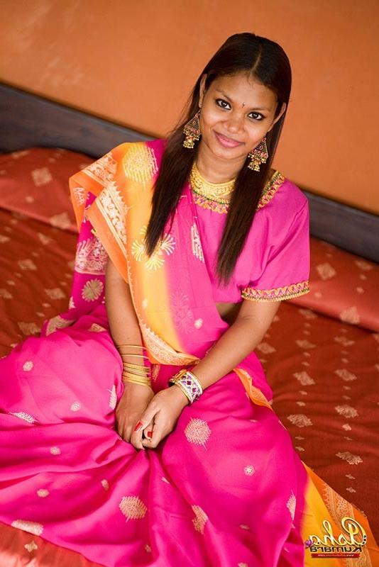15P indian desi exposes perfect full soft tits in sari