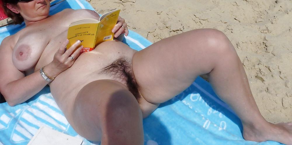 25P Mature on beach  